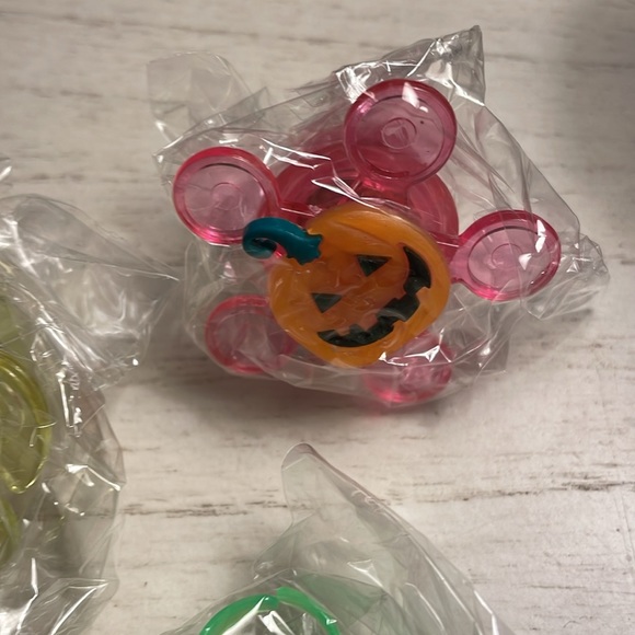 NWOT 8pc Fun light up rings - Picture 8 of 9